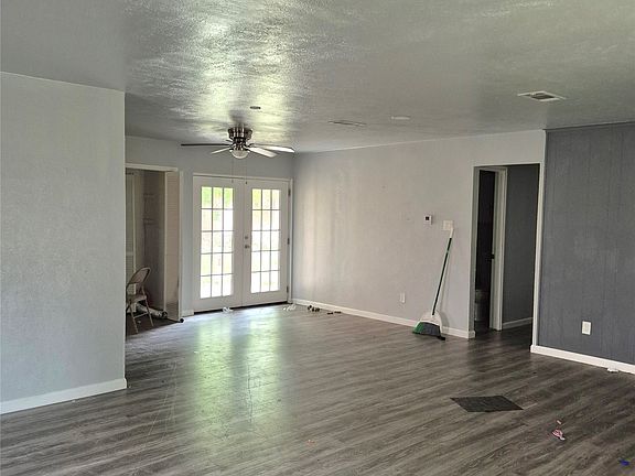 2nd image of 631 Cove Hollow Dr