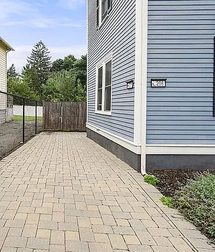 206 Winthrop St — Photo 5