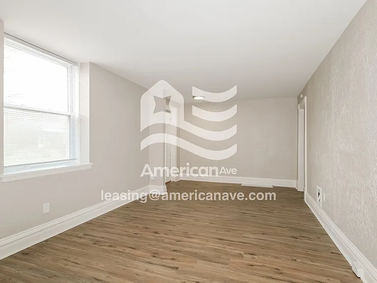1339902_004_living_room_13669711.jpg