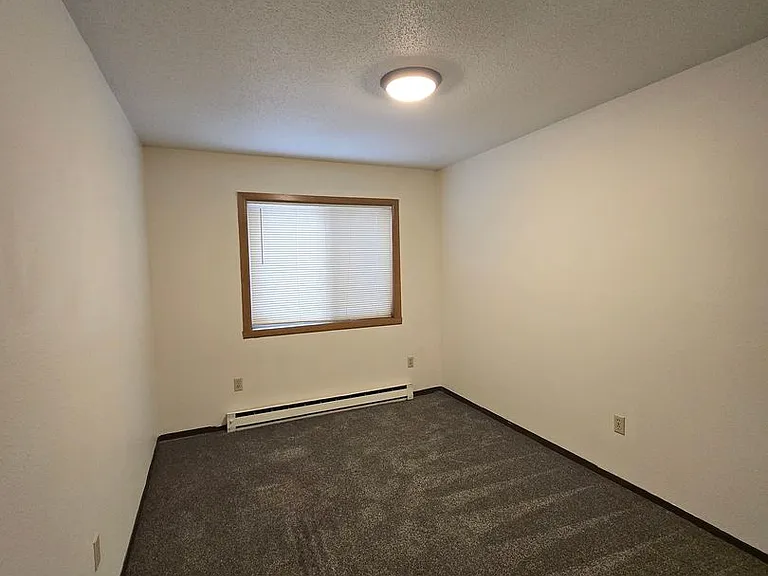 1408 Oak Manor Ave S — Photo 8