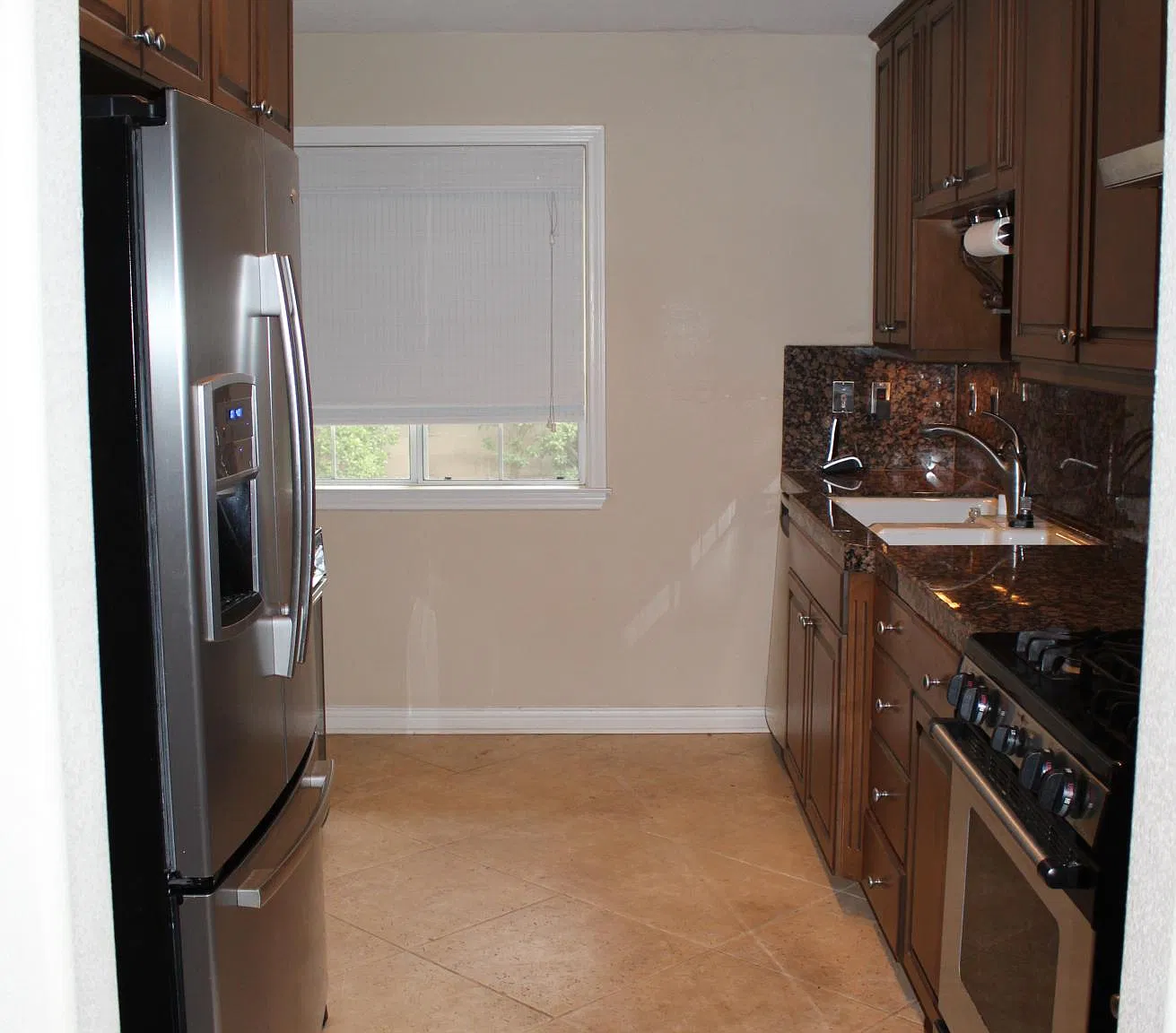 3 bed, 1348 sqft, $3,750 — Photo 3