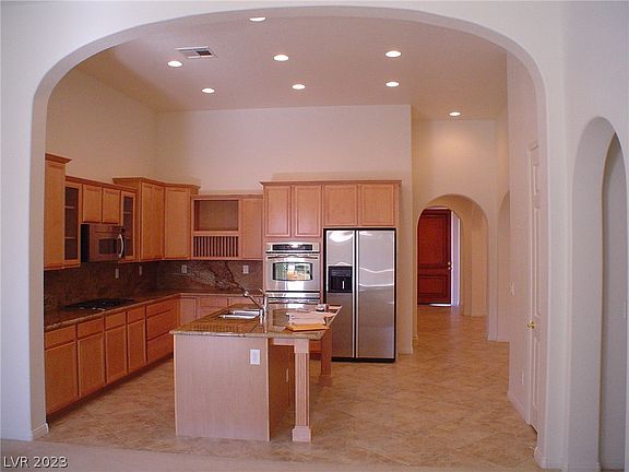 2nd image of 8441 Benidorm Ave