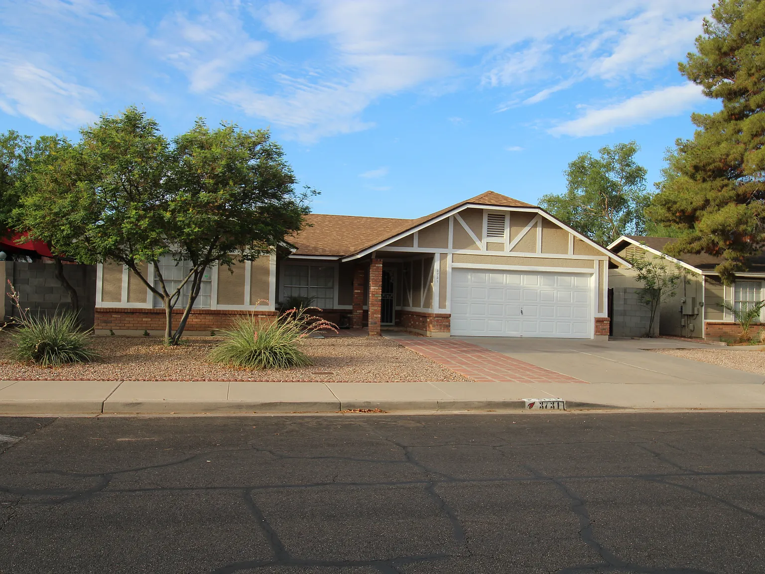 4 bed, 1910 sqft, $2,650 — Photo 2