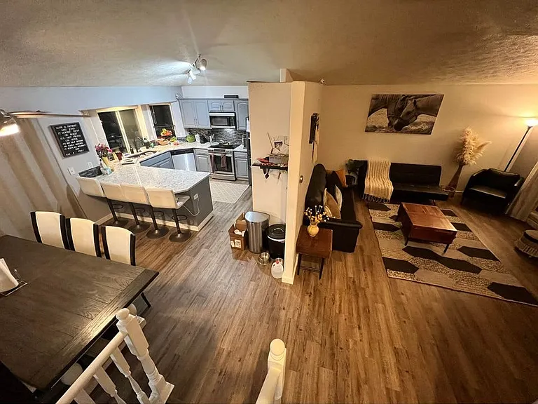 1116 S Drummond Rd — Photo 3