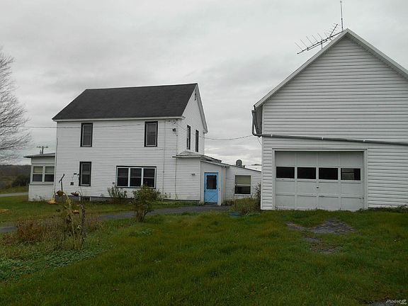 Side of house and i car garage with upstairsBango 022