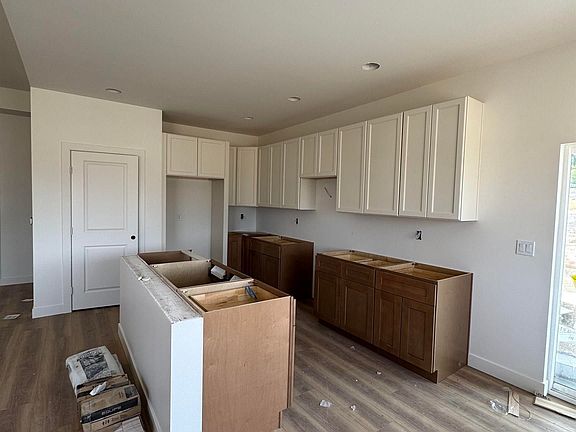 4th image of 409 Hogan St