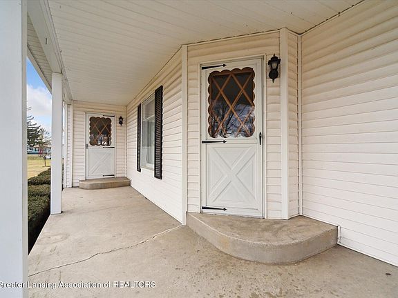 5th image of 115 W Main St