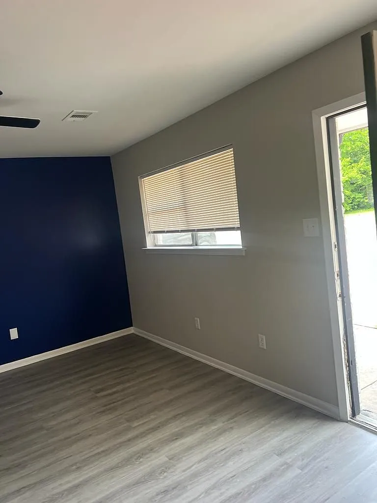 1412 Avenue C — Photo 4