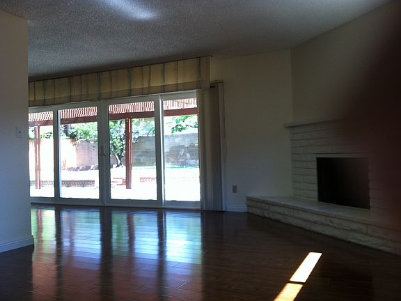 3rd image of 423 Fuego Ave