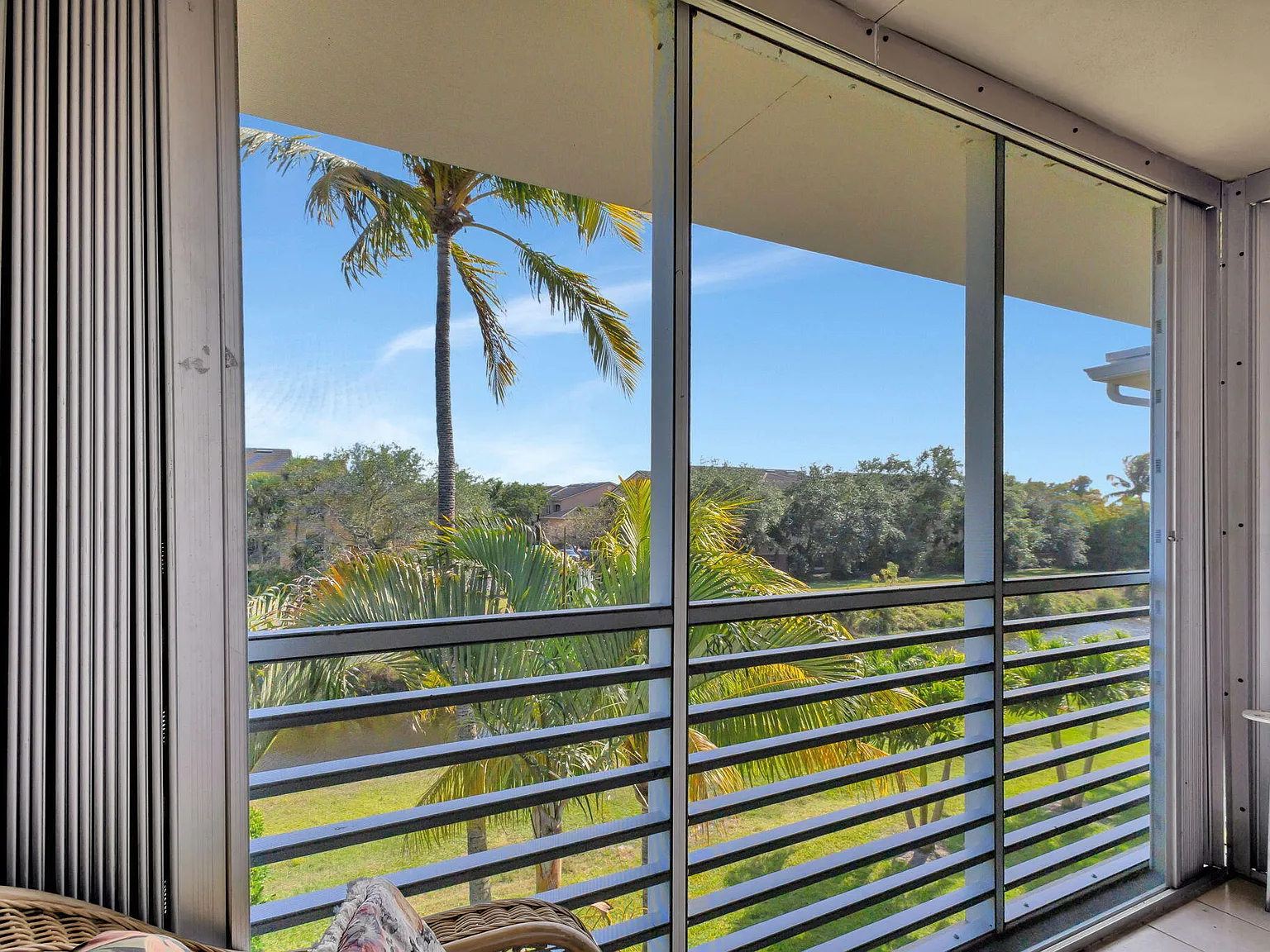 1 bed, 1.0 bath, 744 sqft, $1,425 — Photo 3