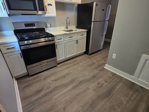 5th image of 1039 Muhlenberg St