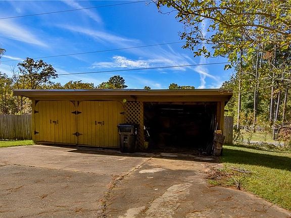 5th image of 127 Crestwood Dr