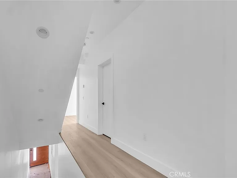 1571 Ricardo #2 — Photo 11