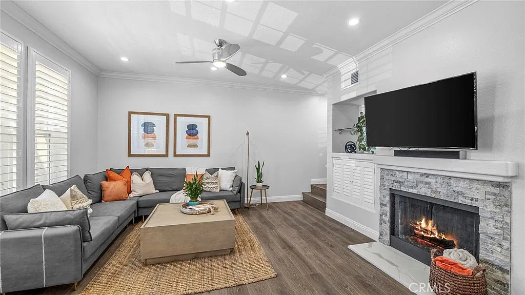 2 bed, 2.5 bath, 1200 sqft, $3,650 — Photo 2