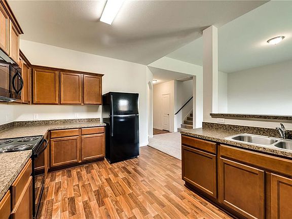4th image of 9816 Crocker Dr
