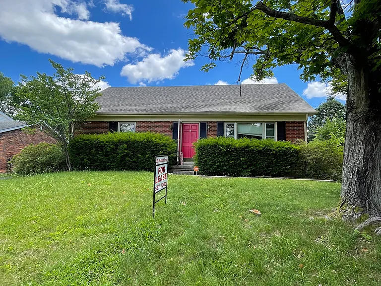 3852 Walhampton Dr — Photo 2
