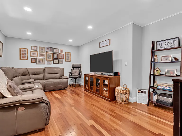 1044 Evelyn Dr — Photo 35