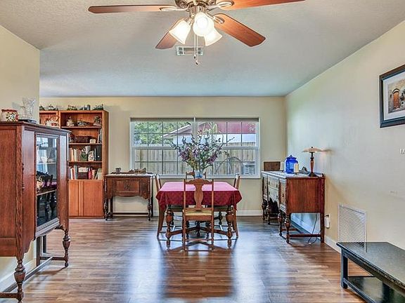 5th image of 513 Constitution Dr