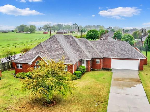2nd image of 2508 Patricia Ln