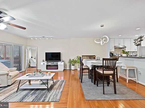 4th image of 3930 Collis Oak Ct
