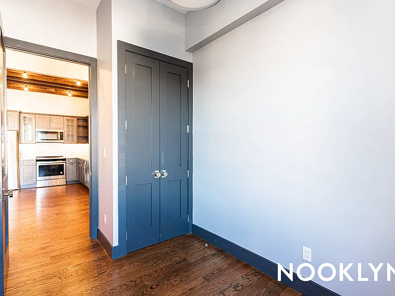 269 Meserole St #3A — Photo 6