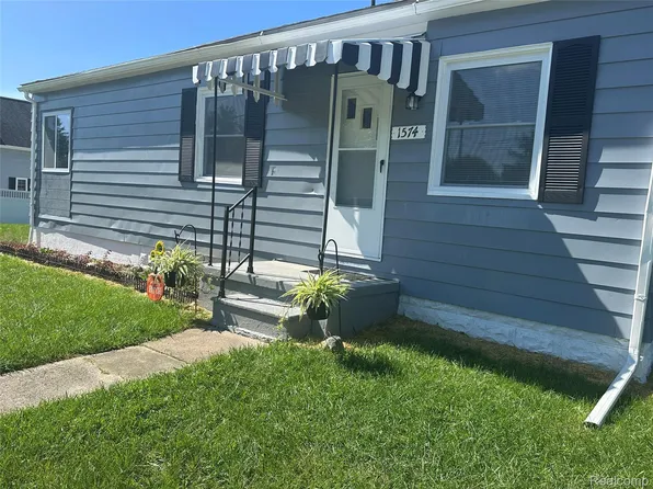 1574 S Graham Rd, Flint, MI 48532