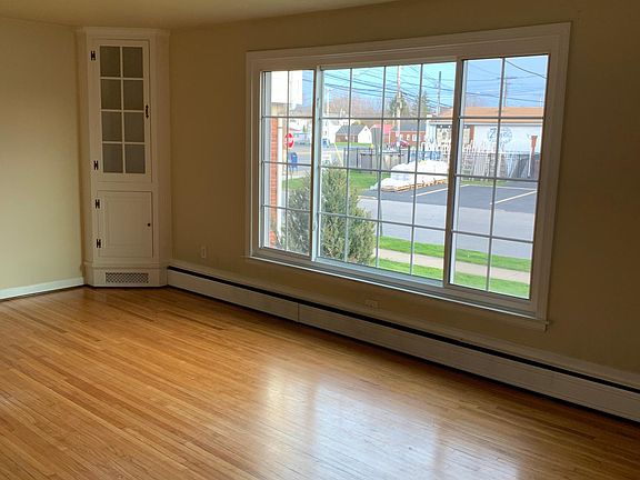 2nd image of 160 Leonard St #1