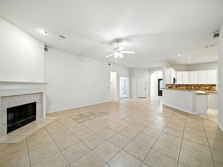 1626 Maryvale Dr — Photo 4