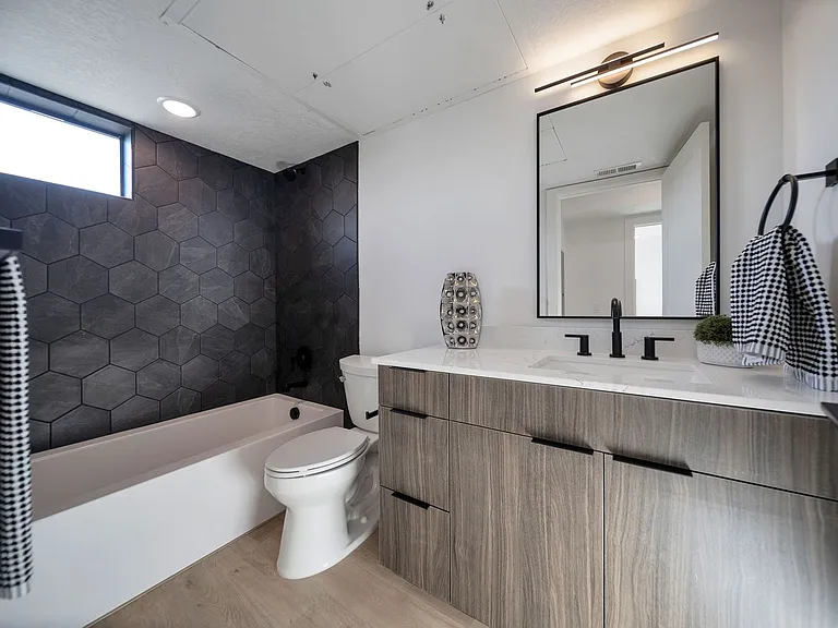 Quincy Townhomes — Photo 13