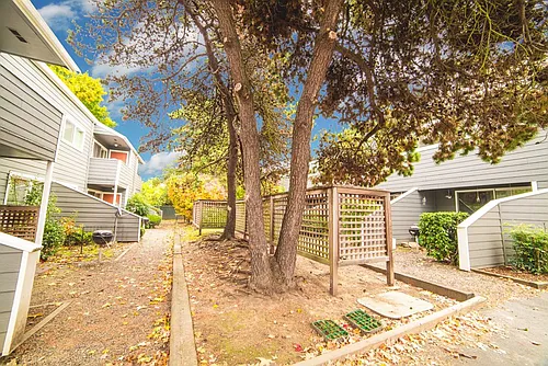 11900 SW Allen Blvd Photo 1