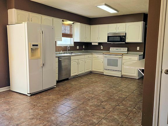 4th image of 26 Woods Mill Rd