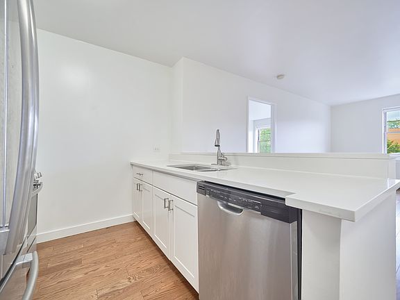 4th image of 7525 153rd St APT 332