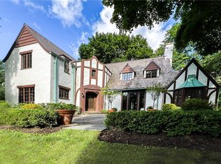 40 Ambassador Dr, Rochester, NY 14610