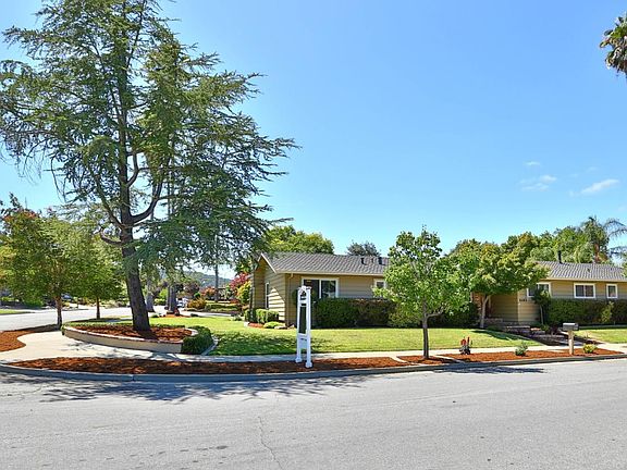 3rd image of 6481 Camelia Dr