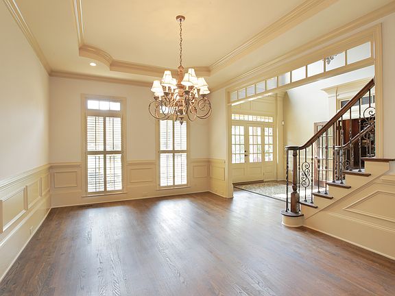 3rd image of 315 Windlake Ct