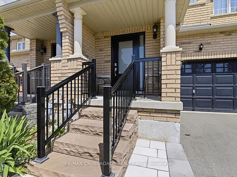 8 Culver Ln — Photo 3