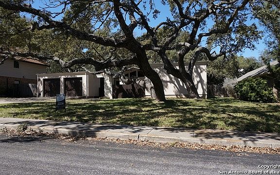3rd image of 8427 Chivalry St
