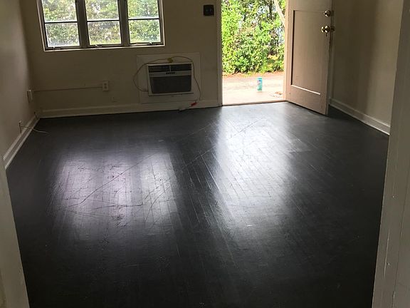 3rd image of 1004 Pine St