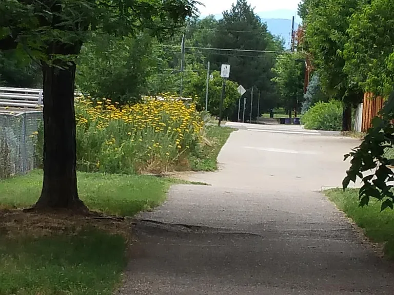 Paved pike trail 1.5 blocks away.