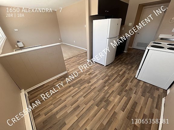 3rd image of 1650 Alexandra St #7