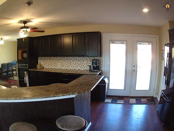4th image of 826 W 19th St