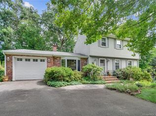 41 Oakdale Cir, Wallingford, CT 06492