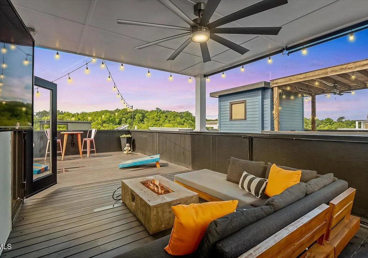 Luxurious 3BD, 2.5BA Downtown Raleigh Home with a Fenced Yard and Partially Covered Rooftop Terra... — Photo 2