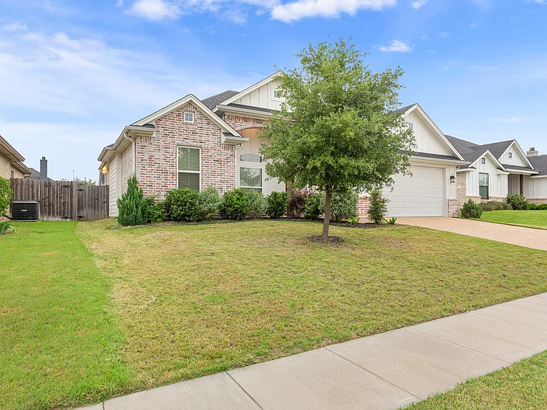 10420 Fallen Leaf Dr — Photo 3