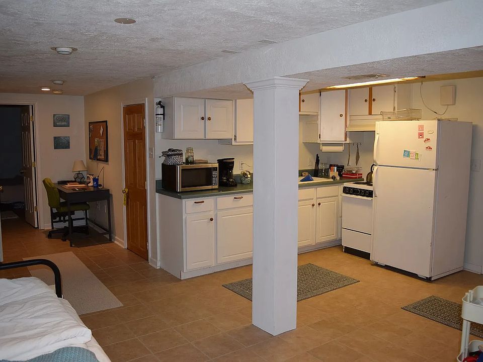 1st image of 8800 Thornton Rolling Rd #2