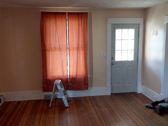 2nd image of 3052 Vine St