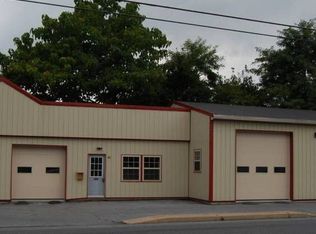 20 S 7th St, Akron, PA 17501