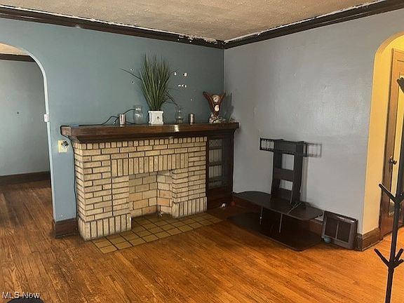 3rd image of 10401 Plymouth Ave