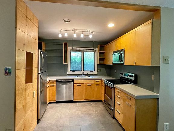 5th image of 4318 Pin Oak Dr
