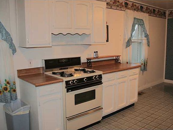 4th image of 302 Blackford St